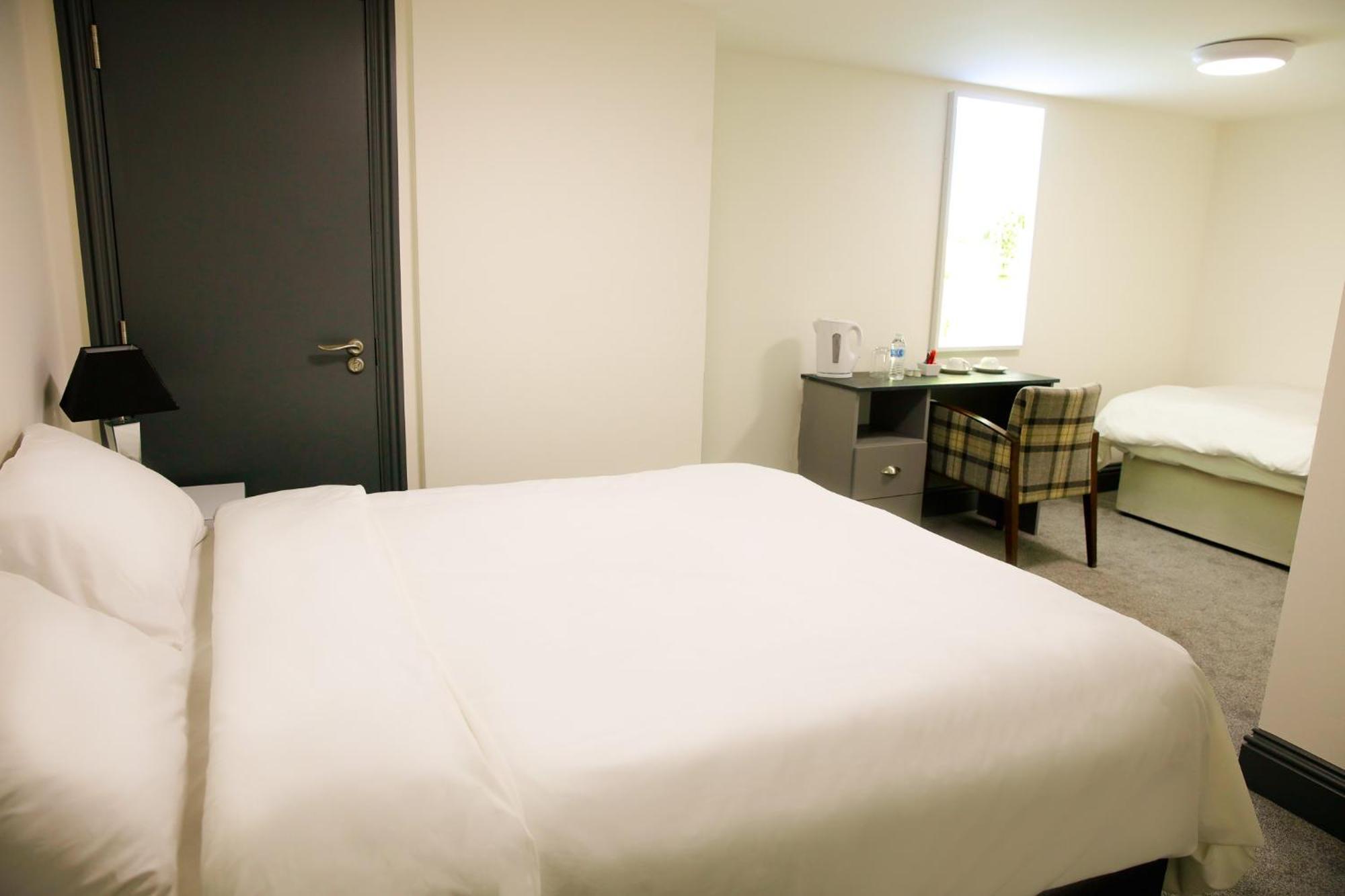 The George Wright Boutique Hotel, Bar & Restaurant ロザーハム エクステリア 写真